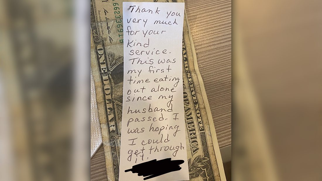 This note leaves waitress in tears 