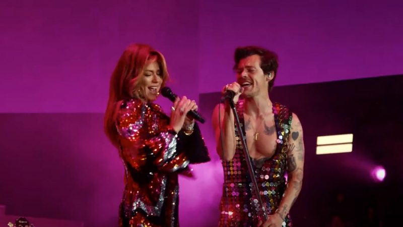 Harry Styles and Shania Twain share the stage to perform 'Man I Feel Like a Woman'