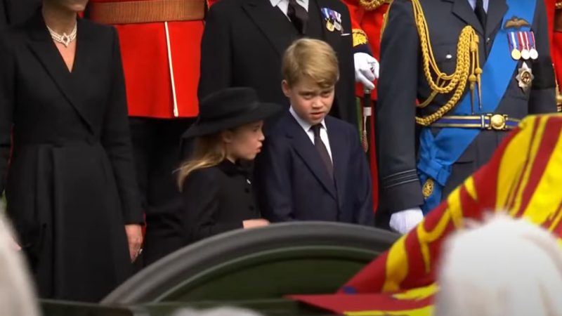 Princess Charlotte reminds Prince George about royal protocol during Queen's procession