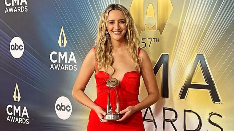 ‘I love that I get to do this’: Kiwi Kaylee Bell wins big global award at Country Music Awards