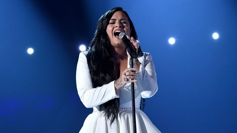 Demi Lovato gets standing ovation after her emotional comeback at the Grammy's