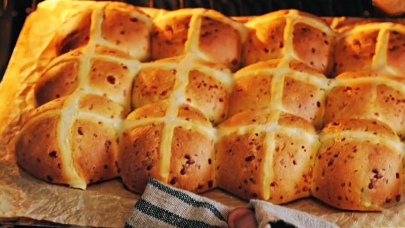 Mainland releases 'Cheesy Hot Cross Buns' recipe